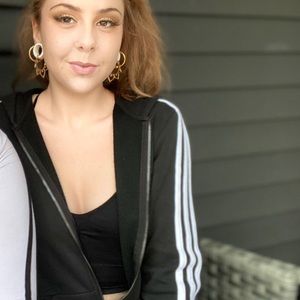 Meet your Posher, Cassandra